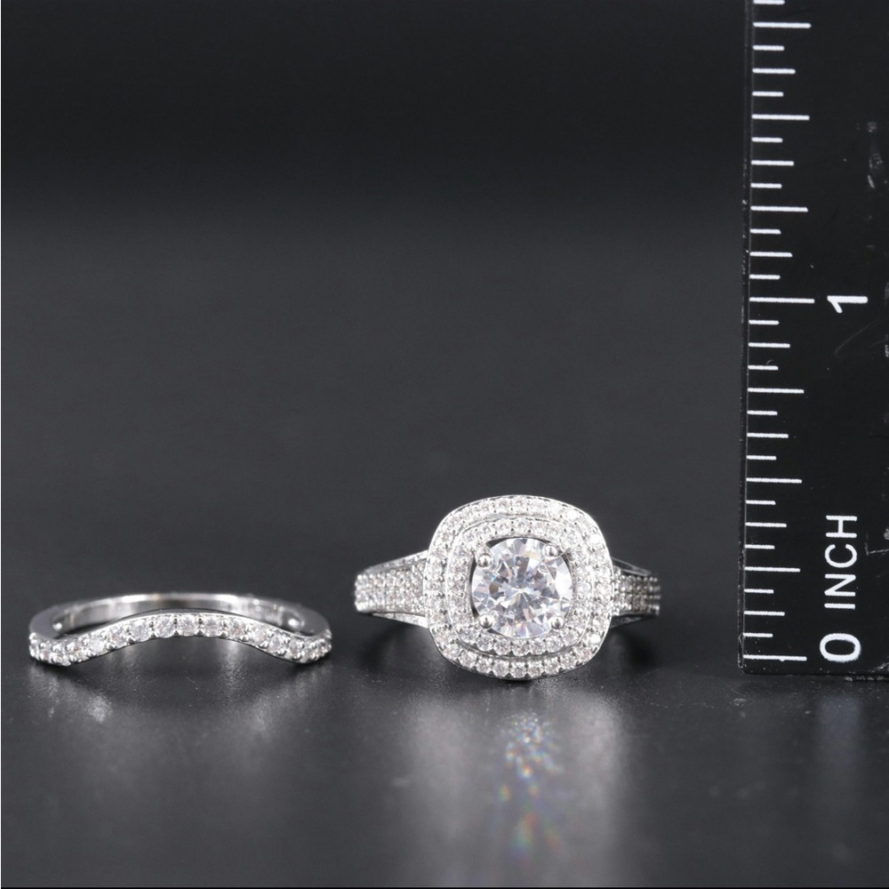 Elegant Silver Women's Ring - Picture 2 of 4